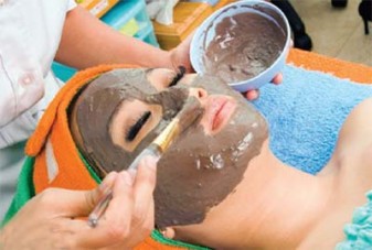 Cách trị mụn trứng cả hiệu quả bằng bả cà phê